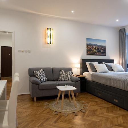 Like Home Zagreb Apartment ภายนอก รูปภาพ