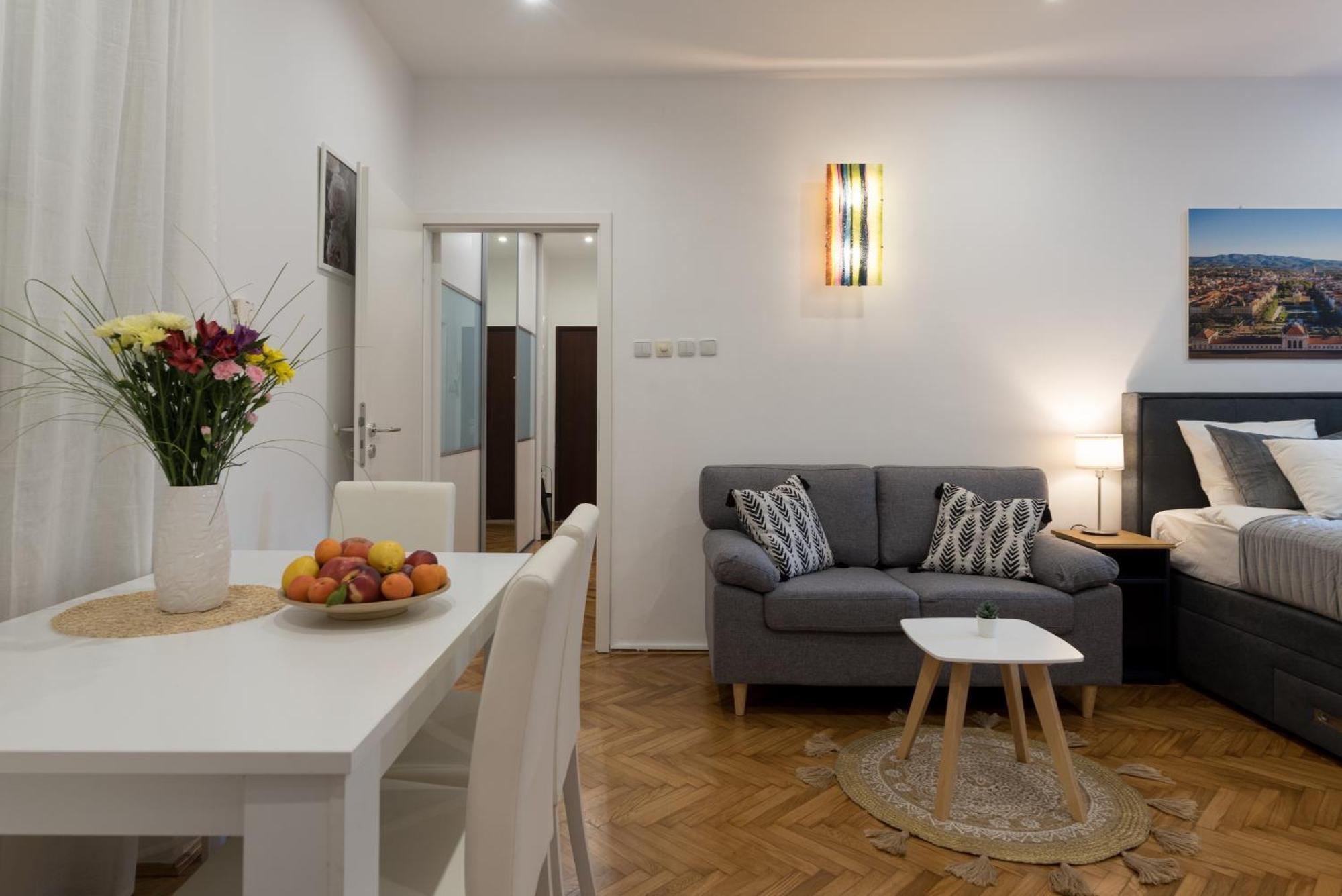 Like Home Zagreb Apartment ภายนอก รูปภาพ